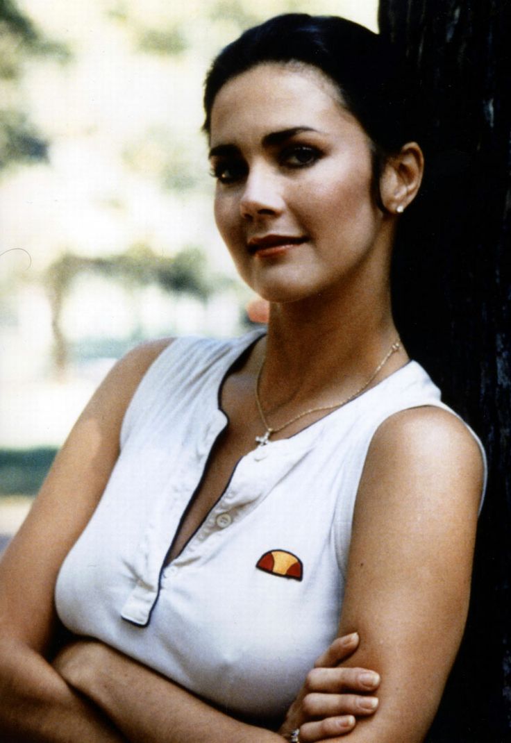 Lynda Carter Was A Performer In Vegas