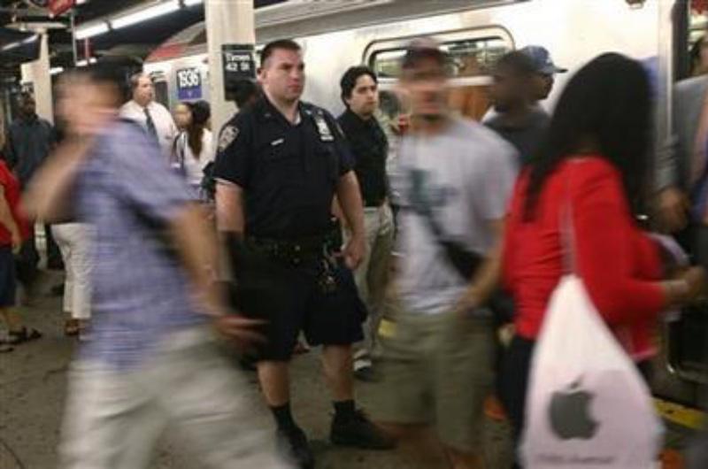 L’agent De Sécurité Est Finalement Monté Dans Le Train