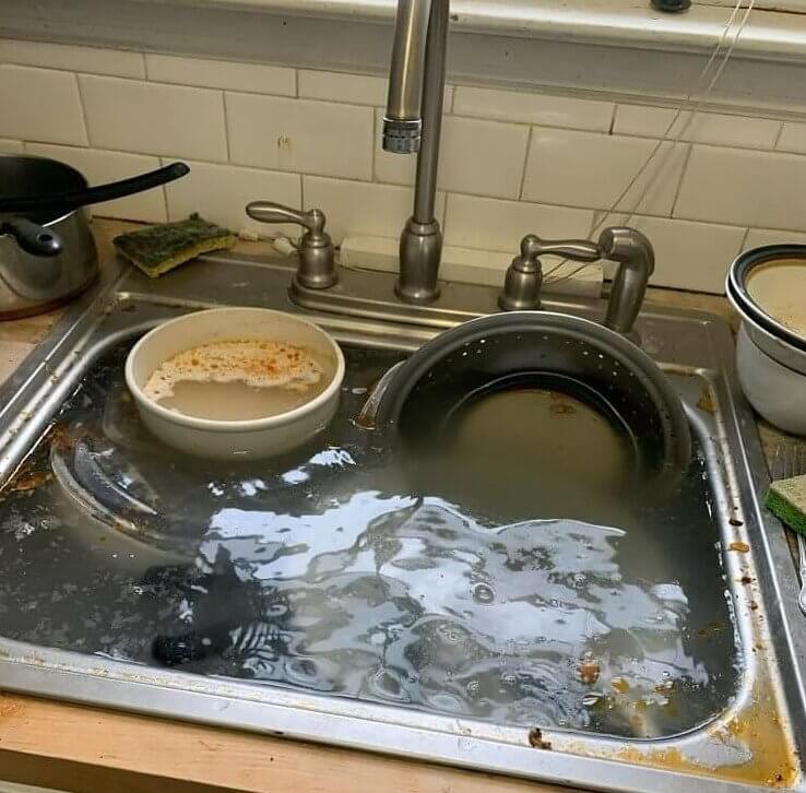 Soaking Dishes (hafasscleaners:Instagram)